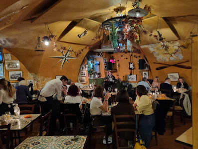 Osteria Mezzaluna Vico Berno, 6, 17021 Alassio SV, Italia