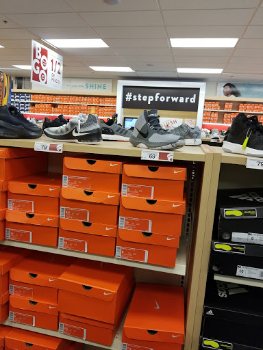 Shoe Store «Famous Footwear», reviews and photos, 505-507 W 49th St, Hialeah, FL 33012, USA