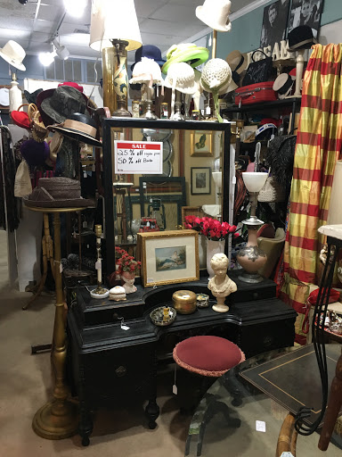 Antique Store «Carriage House Antique Market and Cafe», reviews and photos, 195 Carriage House Dr, Jackson, TN 38305, USA