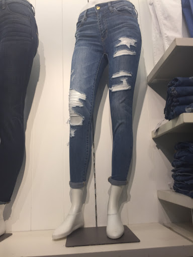 Clothing Store «AEO & Aerie Store», reviews and photos, 11800 W Broad St #2040, Richmond, VA 23233, USA