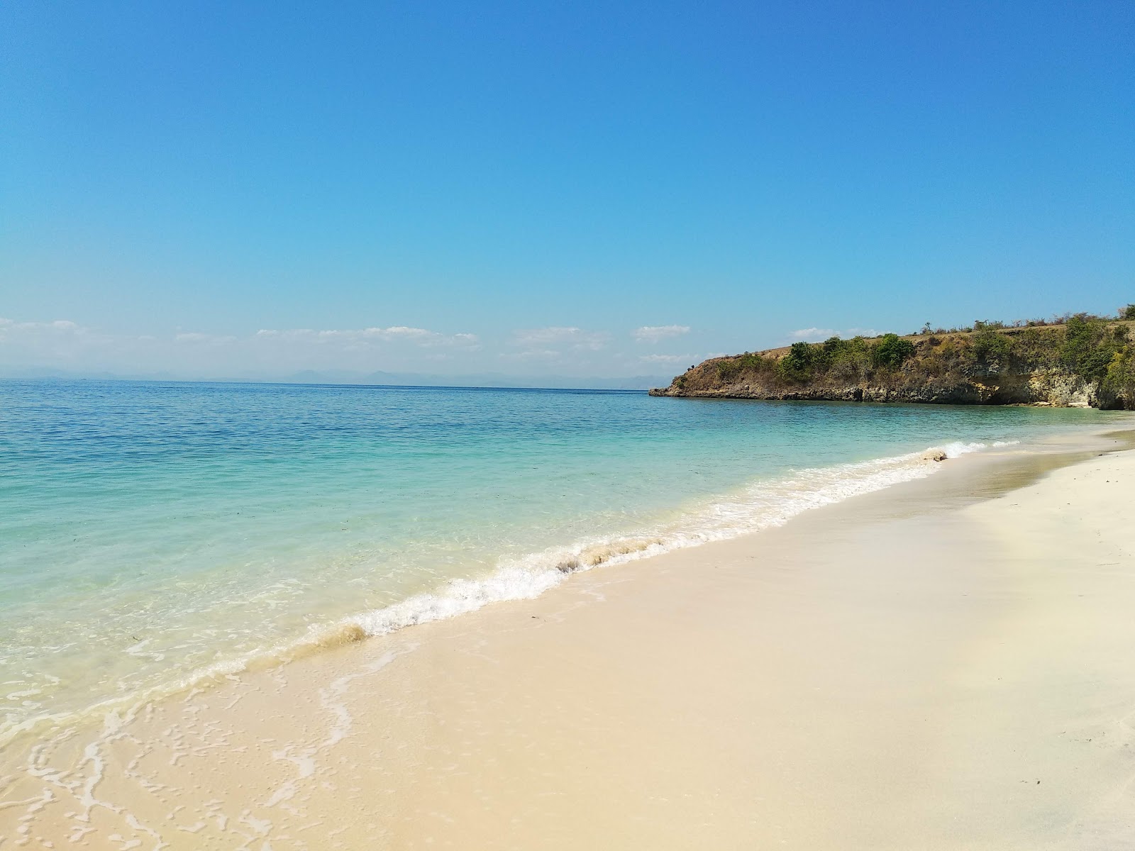 Fotografie cu Telone beach II cu o suprafață de nisip roz