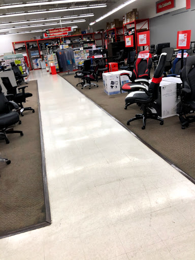 Office Supply Store «Staples», reviews and photos, 547 River Rd, Edgewater, NJ 07020, USA