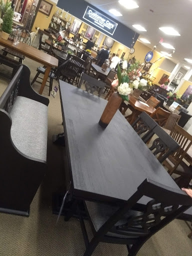 Furniture Store «Raymour & Flanigan Furniture and Mattress Store», reviews and photos, 1345 US-1, North Brunswick Township, NJ 08902, USA