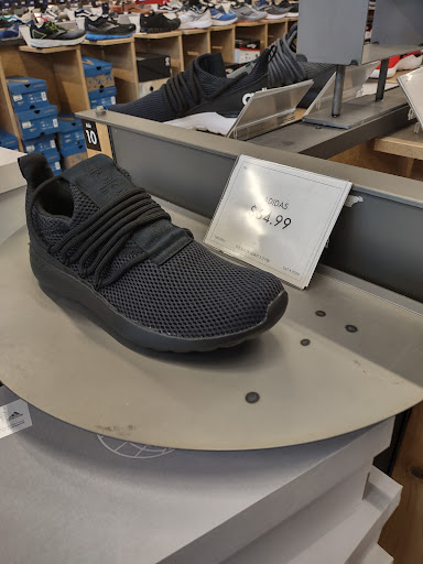 Shoe Store «DSW Designer Shoe Warehouse», reviews and photos, 10060 Reisterstown Rd, Owings Mills, MD 21117, USA