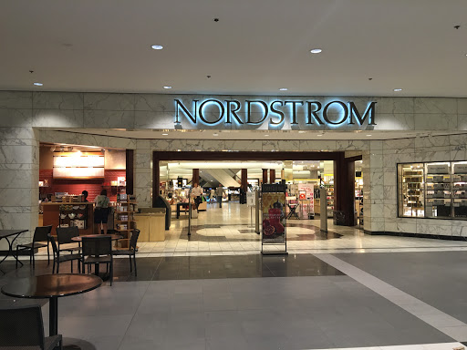 Nordstrom, 1400 S Hayes St, Arlington, VA 22202, USA, 