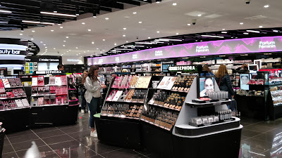 Benefit Cosmetics BrowBar Lounge à Paris