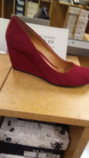 Shoe Store «DSW Designer Shoe Warehouse», reviews and photos, 2453 NW 185th Ave, Hillsboro, OR 97124, USA