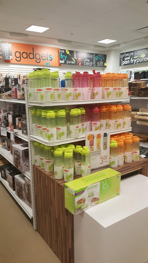 Shopping Mall «Woodbridge Center», reviews and photos, 250 Woodbridge Center Dr, Woodbridge, NJ 07095, USA