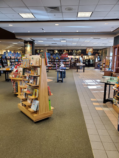 Book Store «Barnes & Noble», reviews and photos, 624 S Green River Rd, Evansville, IN 47715, USA