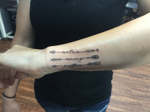 Tattoo Shop «Kings Tattoos & Piercings», reviews and photos, 2957 S Westmoreland Rd, Dallas, TX 75233, USA