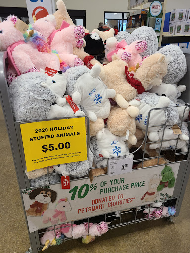 Pet Supply Store «PetSmart», reviews and photos, 20530 E 13 Mile Rd, Roseville, MI 48066, USA