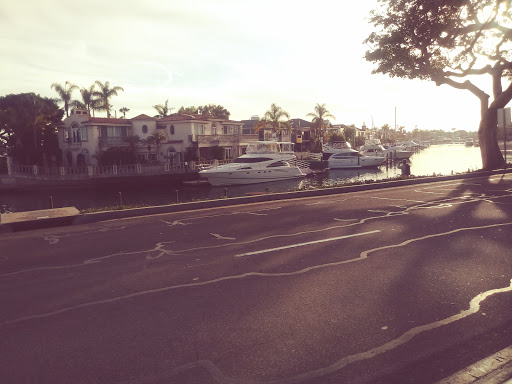 Shopping Mall «Bayside Shopping Center», reviews and photos, 1000 - 1090 Bayside Dr, Newport Beach, CA 92660, USA