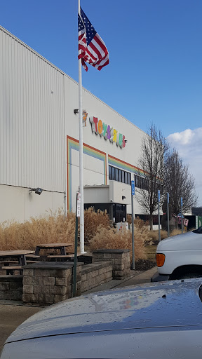 Toys R US Distribution Center, 703 Bartley-Chester Rd, Flanders, NJ 07836, USA, 