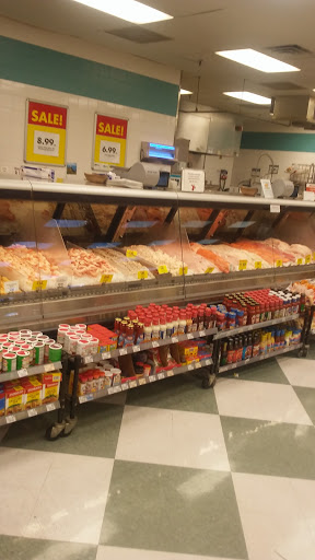 Grocery Store «Schnucks», reviews and photos, 2030 Dorsett Rd, Maryland Heights, MO 63043, USA