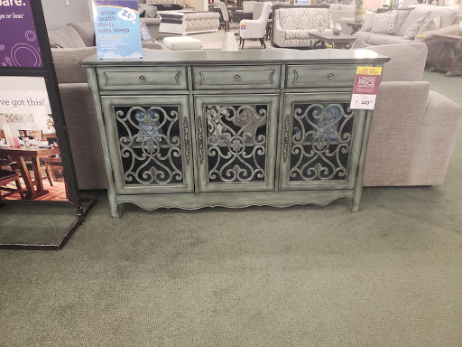 Furniture Store «Raymour & Flanigan Furniture and Mattress Store», reviews and photos, 2780 W Ridge Rd, Rochester, NY 14626, USA