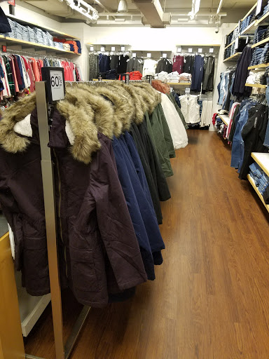Clothing Store «Gap Outlet», reviews and photos, 423 86th St, Brooklyn, NY 11209, USA