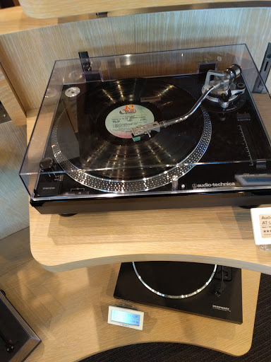 Electronics Store «Crutchfield Store», reviews and photos, 825 Gardens Blvd, Charlottesville, VA 22901, USA