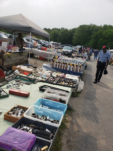 Flea Market «Collingwood Auction & Flea Market», reviews and photos, 1350 NJ-33, Farmingdale, NJ 07727, USA