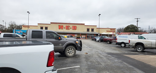 Grocery Store «H-E-B Grocery», reviews and photos, 101 S Clay St, Ennis, TX 75119, USA