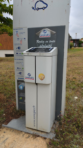 Borne de recharge de véhicules électriques SOREGIES Station de recharge Verrières