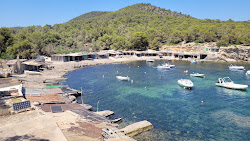 Photo de Playa Sa Caleta avec petite baie