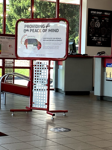 Tire Shop «Discount Tire Store - Livonia, MI», reviews and photos, 18975 Middlebelt Rd, Livonia, MI 48152, USA