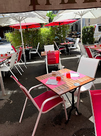 Atmosphère du Restaurant français L'Oustal à Saint-Jean-du-Bruel - n°3