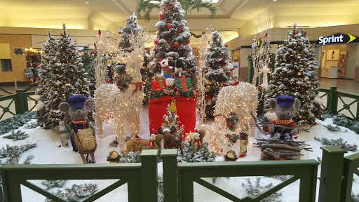 Shopping Mall «Golf Mill Shopping Center», reviews and photos, 239 Golf mill Center, Niles, IL 60714, USA