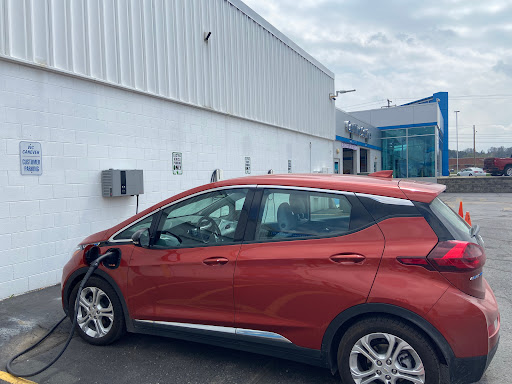 Car Dealer «Vic Canever Chevrolet», reviews and photos, 3000 Owen Rd, Fenton, MI 48430, USA