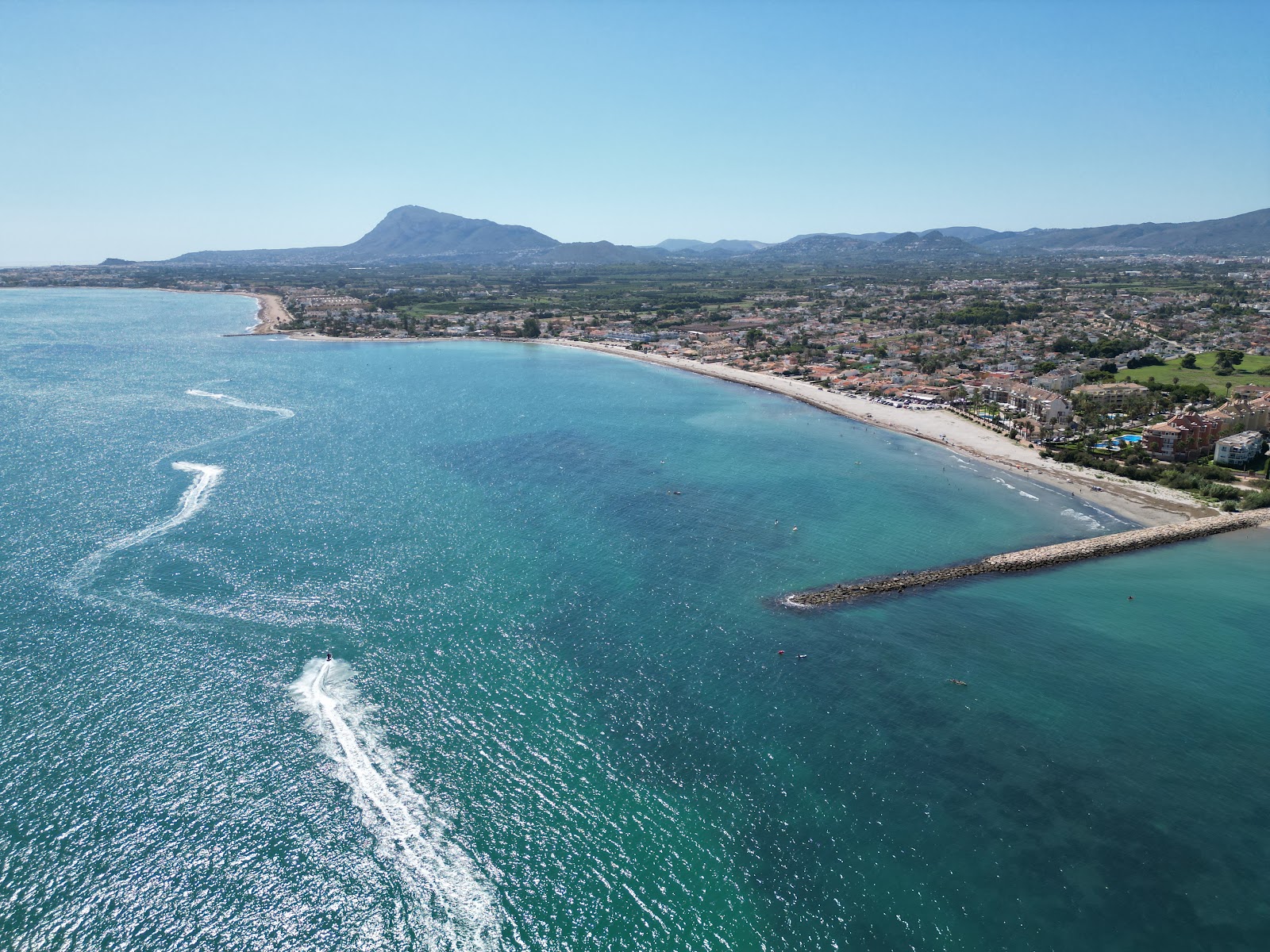 Playa de la Almadraba'in fotoğrafı imkanlar alanı
