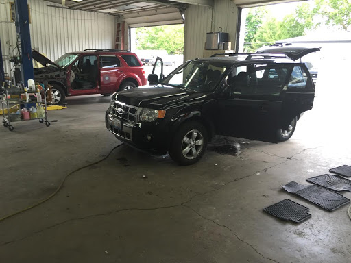 Auto Body Shop «RIVERVIEW BODY SHOP INC», reviews and photos, 611 S Broadway, Aurora, IL 60505, USA