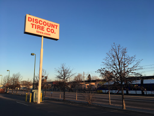 Tire Shop «Discount Tire Store - Saint Paul, MN», reviews and photos, 1350 University Ave W, St Paul, MN 55104, USA