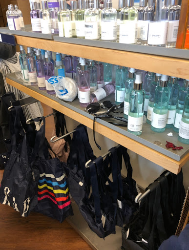 Clothing Store «Gap Outlet», reviews and photos, 55 Bay St, Long Beach, CA 90802, USA