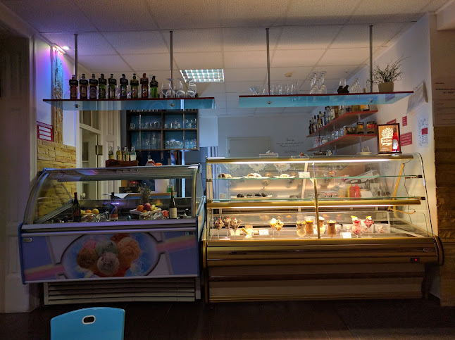 Opinii despre Club Kávézó în Veszprém - Szórakozóhely