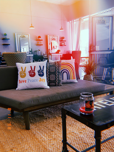 Hair Salon «The Urban Revival Boutique, Style Bar & Salon», reviews and photos, 2903 N Patterson St, Valdosta, GA 31602, USA