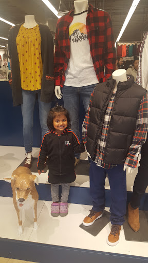 Clothing Store «Old Navy», reviews and photos, 1459 New Britain Ave, West Hartford, CT 06110, USA