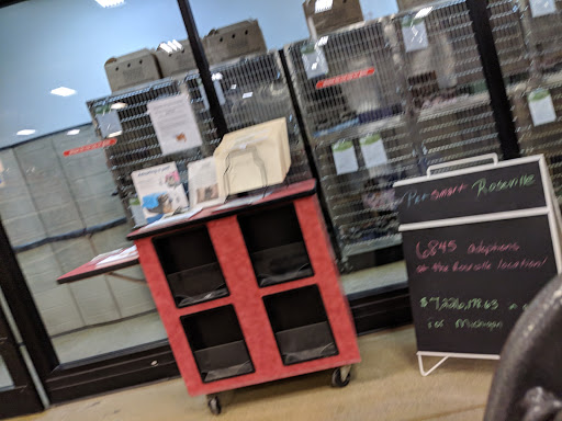Pet Supply Store «PetSmart», reviews and photos, 20530 E 13 Mile Rd, Roseville, MI 48066, USA