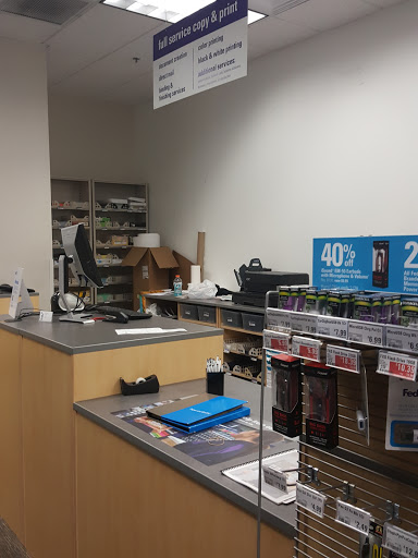 Print Shop «FedEx Office Print & Ship Center», reviews and photos, 281 W Townline Rd #100a, Vernon Hills, IL 60061, USA