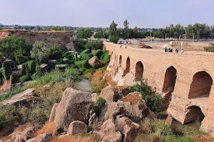 Lashkar Bridge image