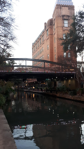 Liquor Store «Riverwalk Wines & Spirits», reviews and photos, 405 E Commerce St, San Antonio, TX 78205, USA