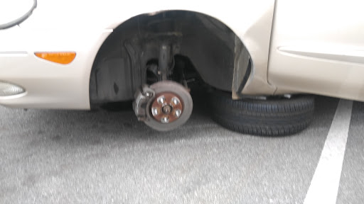 Tire Shop «Discount Tire Store - Woodstock, GA», reviews and photos, 160 Woodstock Square Ave, Woodstock, GA 30189, USA