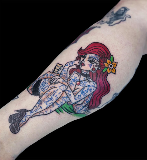 Explore mother daughter flower tattoo ideas, creative tattoo ideas in Belgrade, available at The Loyal Sparrow Tattoo and Piercing