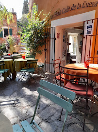Atmosphère du Restaurant Café De La Cueva à Bormes-les-Mimosas - n°10