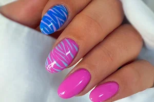 Summers boutique nails image