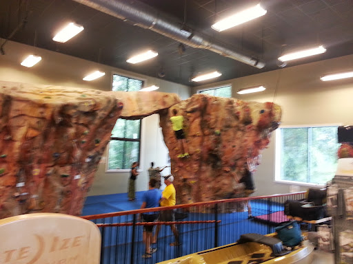 Sporting Goods Store «Half-Moon Outfitters», reviews and photos, 94 Folly Rd Blvd, Charleston, SC 29407, USA