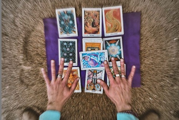 Gustavo Silvera Psicologo y Maestro en Tarot - Psicólogo