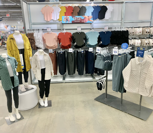 Clothing Store «Old Navy», reviews and photos, 90 Pleasant Valley St, Methuen, MA 01844, USA