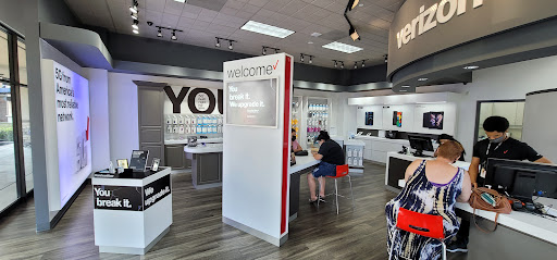 Cell Phone Store «Verizon Authorized Retailer - Wireless Plus Fullerton», reviews and photos, 2221 W Malvern Ave, Fullerton, CA 92833, USA