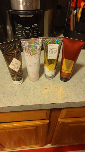 Beauty Supply Store «Bath & Body Works», reviews and photos, 26297 Hoover Rd, Warren, MI 48089, USA