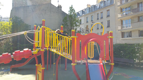 Square du Chanoine-Viollet à Paris